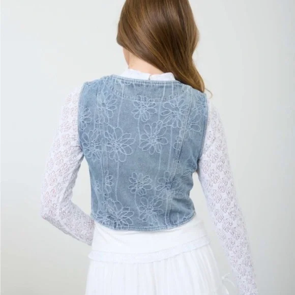 A287. Light Blue Lace-Up Floral Pattern Denim Vest - Picture 2 of 7